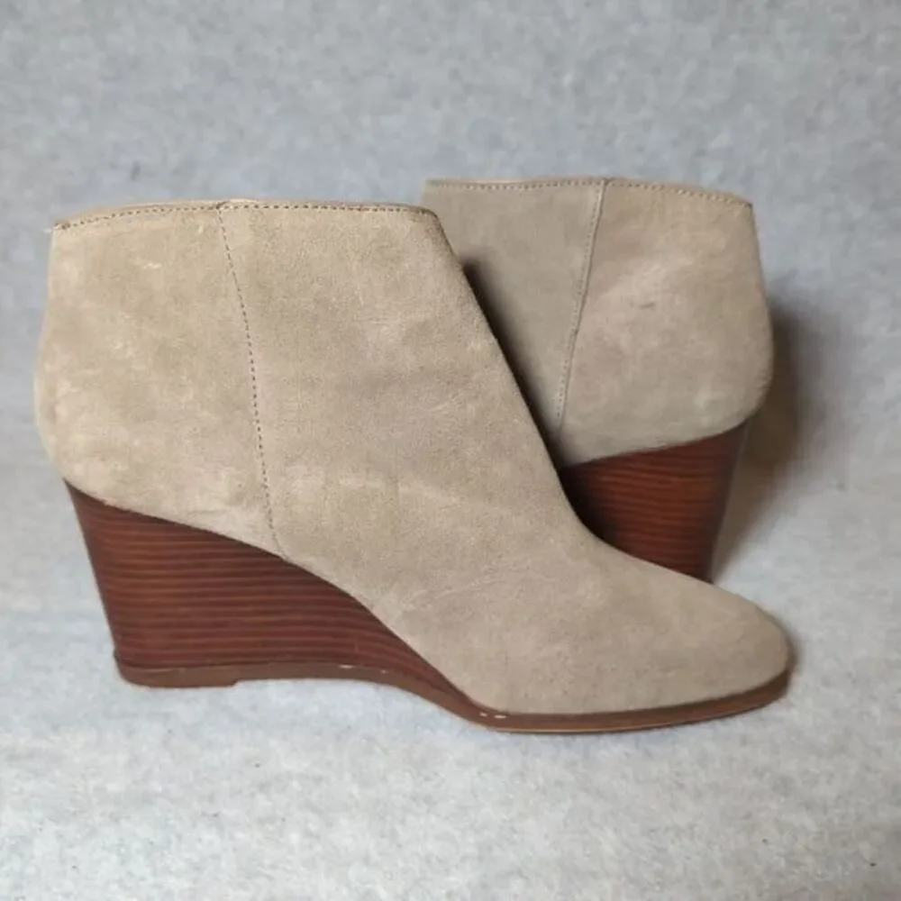 1STATE  Women's Kaleb‎ Boot Size 8 Wedge Heel Tan Taupe Suede Zip Shoe